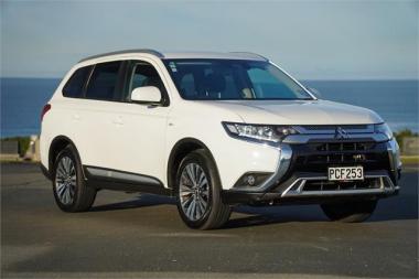 2022 Mitsubishi Outlander Ls 2.4 4x4 7-Seater auto