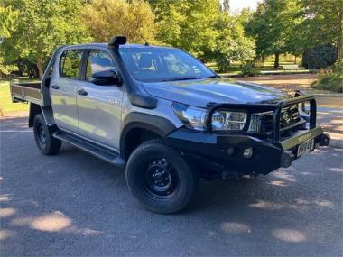 2020 Toyota Hilux SR 2.8DT 6MT 4WD Flat Deck