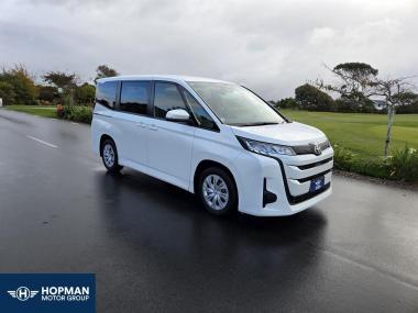2022 Toyota Noah X 8 Seat
