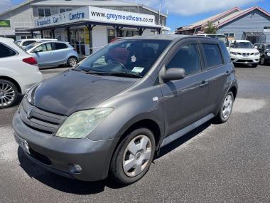 2004 Toyota ist