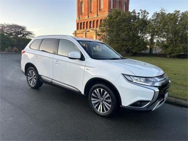 2021 Mitsubishi Outlander LS 4WD 7 SEATER