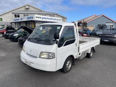 2003 Mitsubishi DELICA