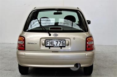 Nissan march 2001
