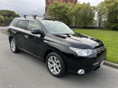 2013 Mitsubishi Outlander G - PHEV